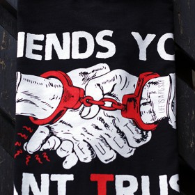 FRIENDS YOU CAN'T TRUST S/S T-SHIRTS