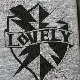 LOVELY CREST 3/4 SLEEVE T-SHIRTS