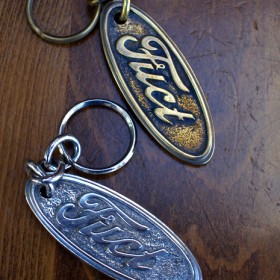 SSDD OVAL LOGO KEYCHAIN